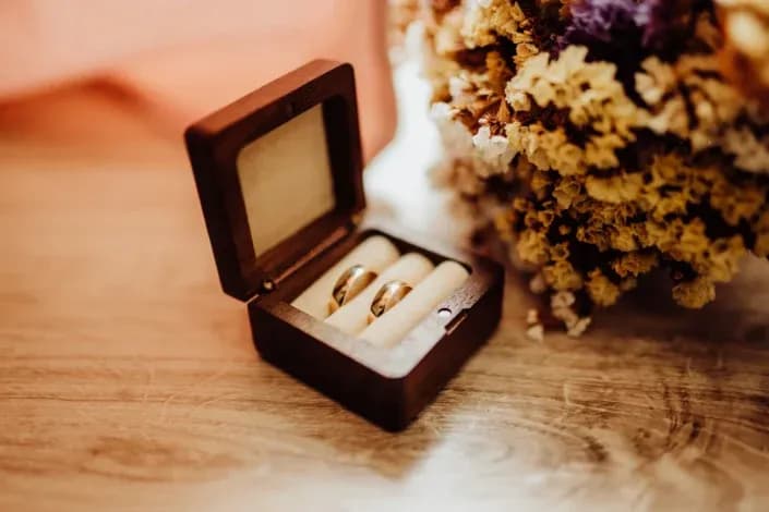 Jak wybrać fotografa ślubnego? Kompletny przewodnik 2024