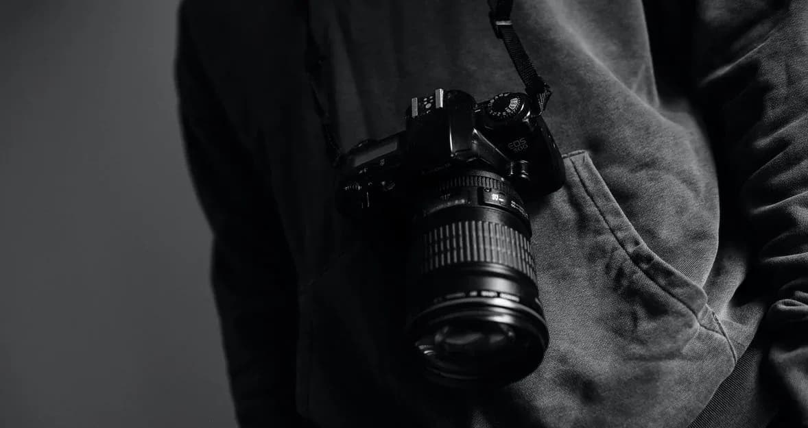 Ile kosztuje godzina fotografa? Stawki netto 2024 + czynniki cenowe