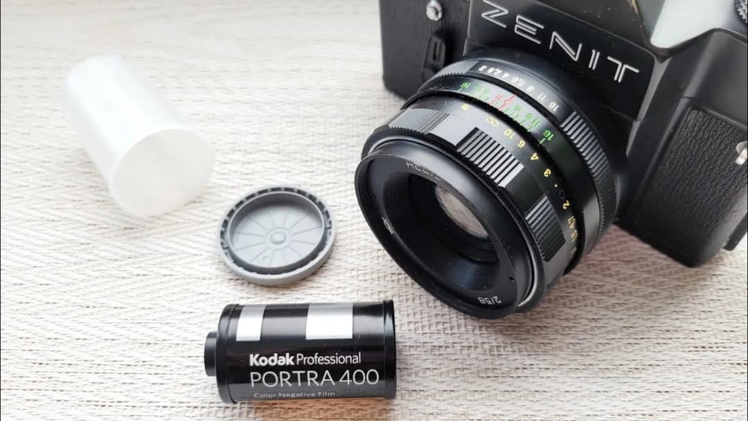 Jak wyjąć kliszę z aparatu? Poradnik krok po kroku